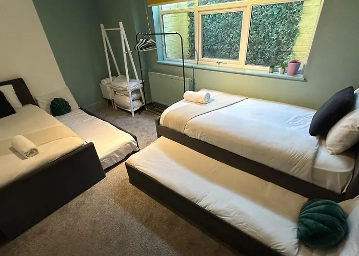 Garden Town Flat Central Accommodating 8 Guests