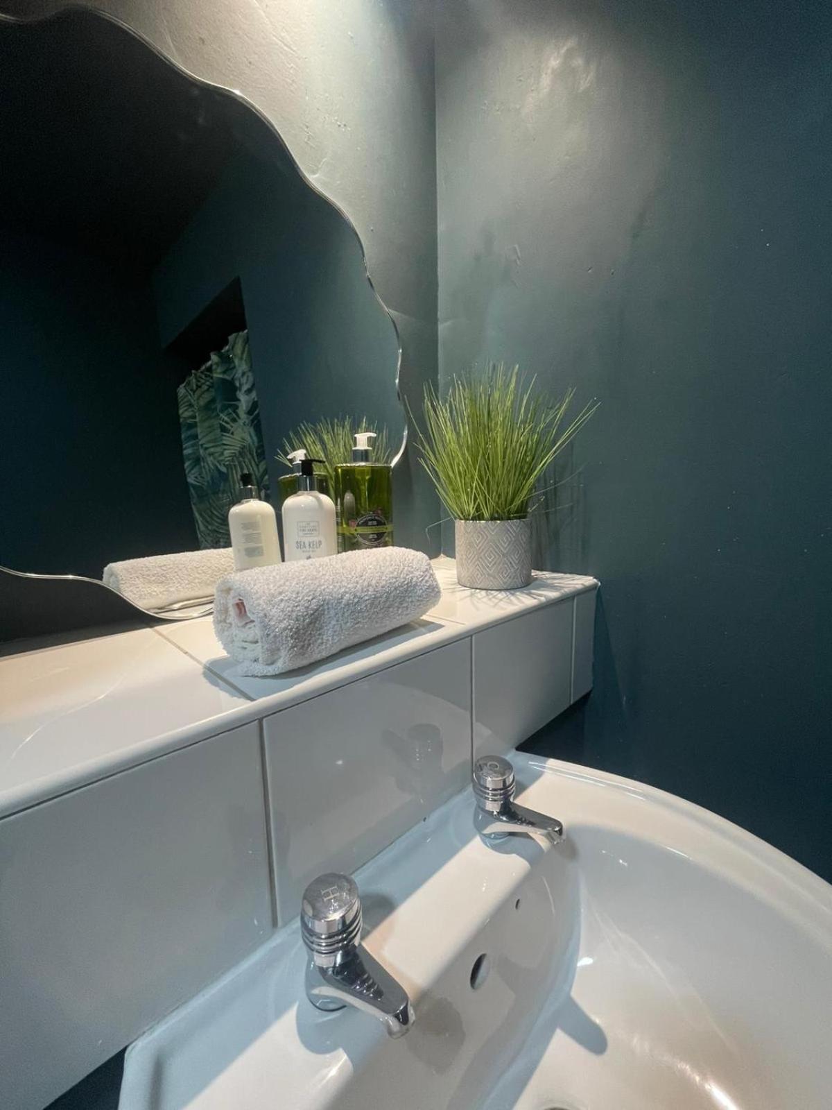 Garden Town Flat Accommodating 8 Guests * Hove