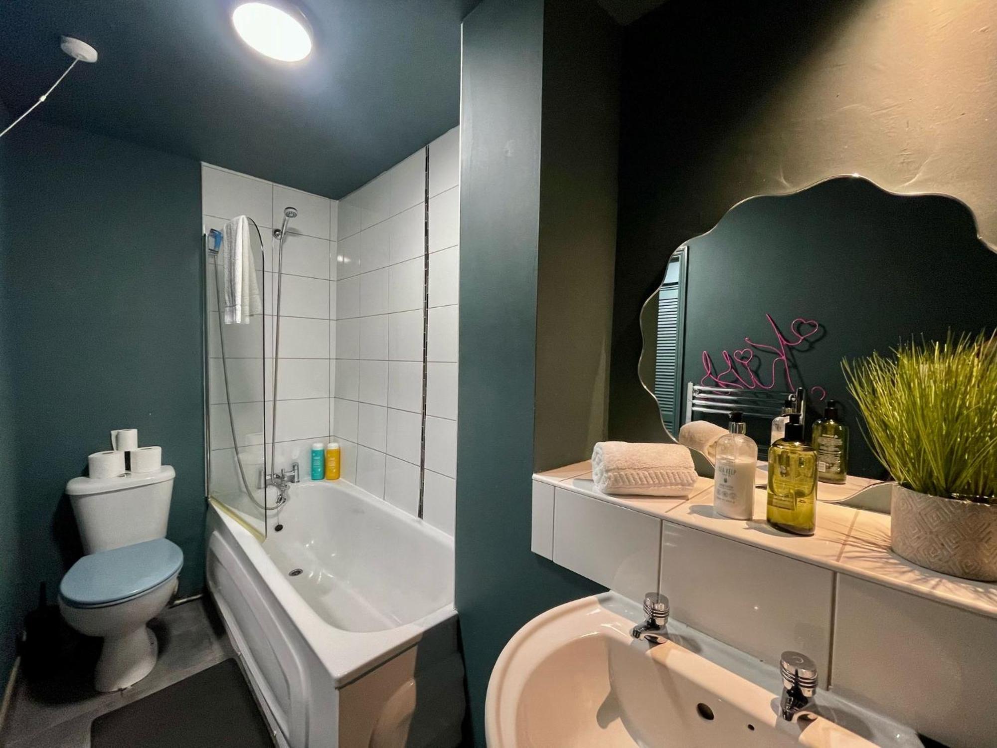 Garden Town Flat Accommodating 8 Guests * Hove