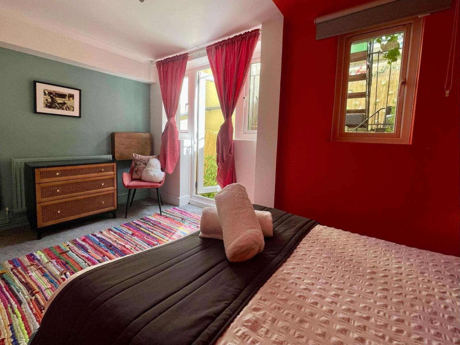 Garden Town Flat Accommodating 8 Guests * Hove