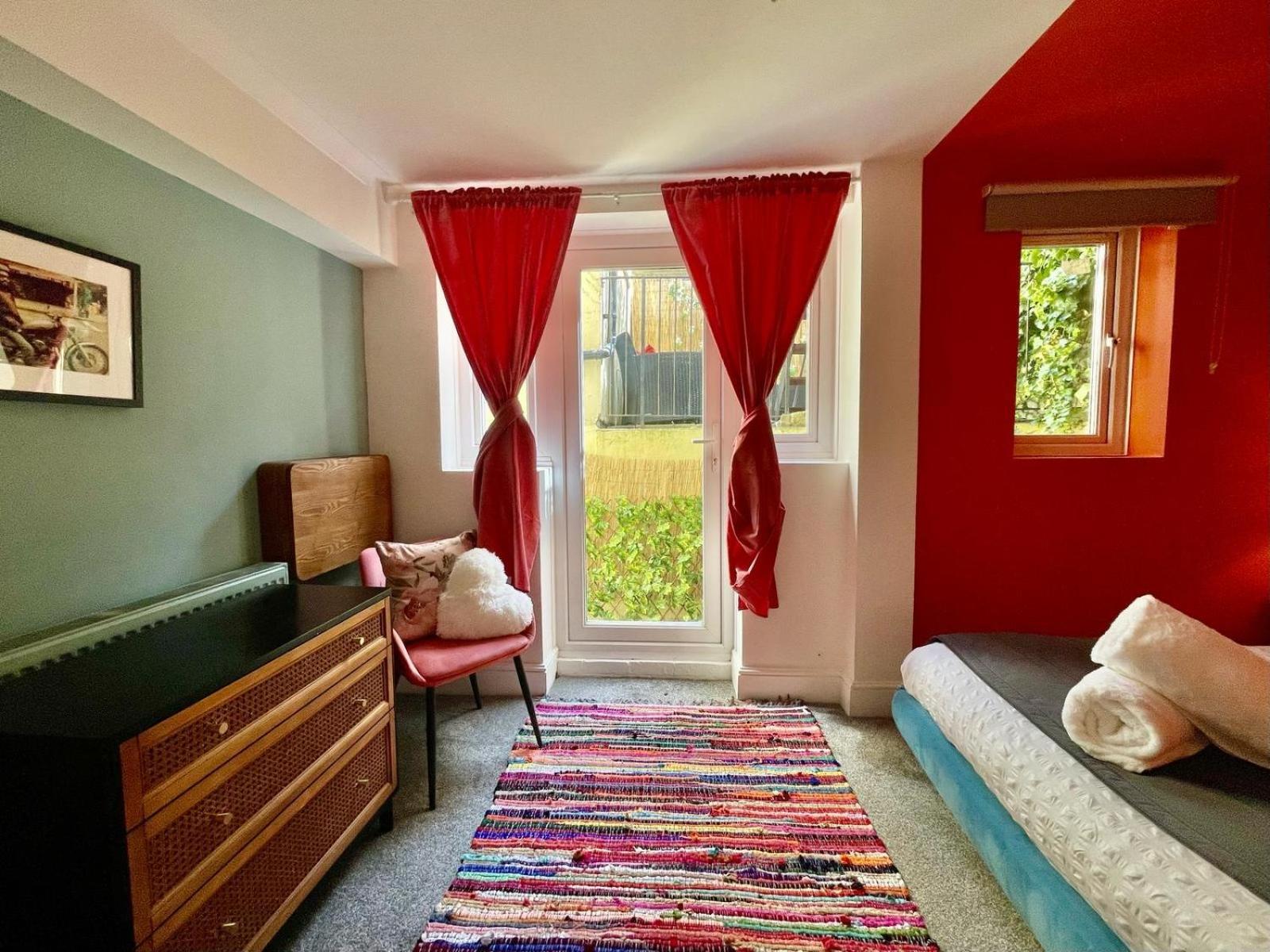 Appartement Garden Town Flat Accommodating 8 Guests *